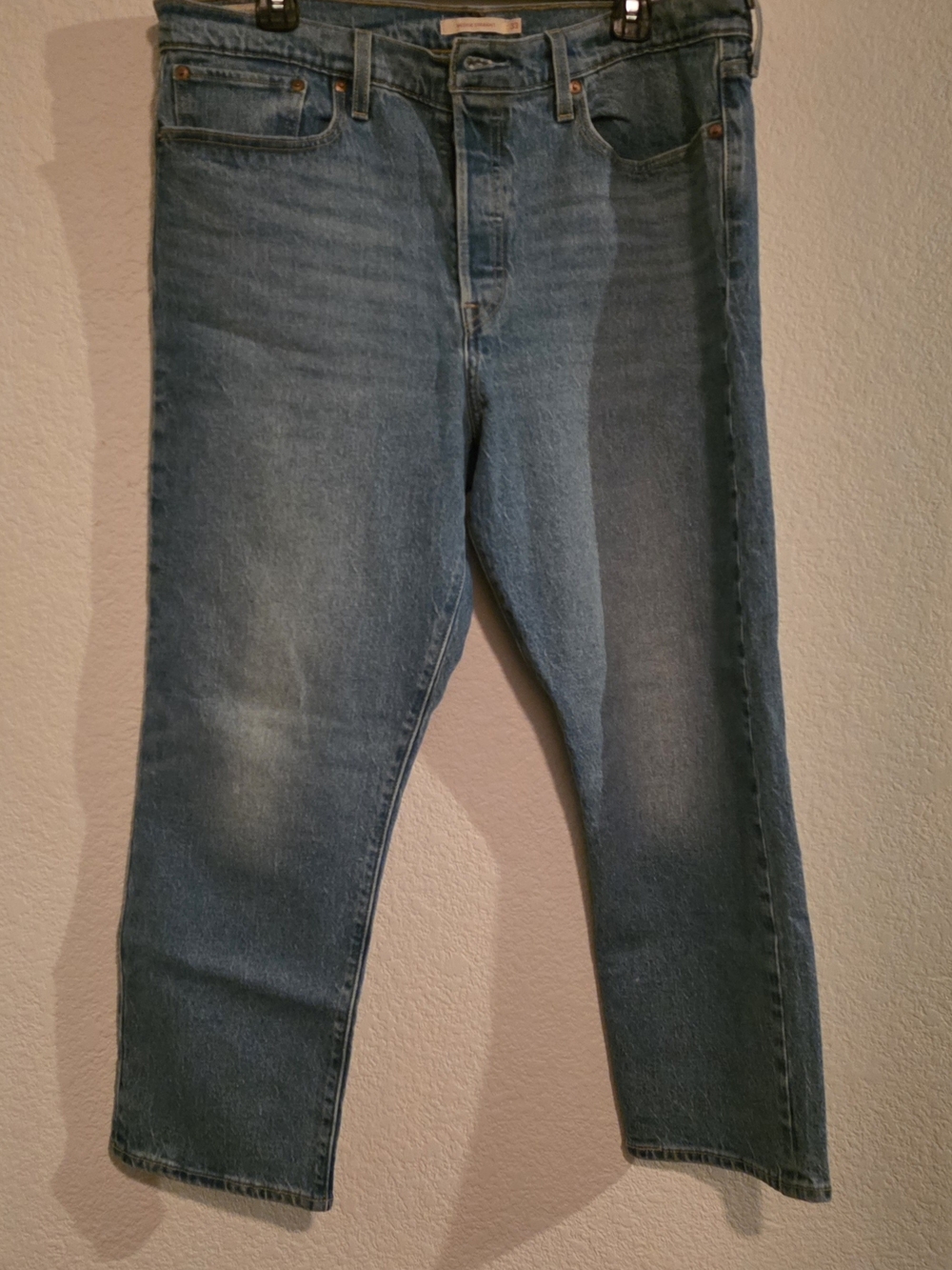 LEVI'S Premium Women's Blue Jeans - Timeless Straight Fit